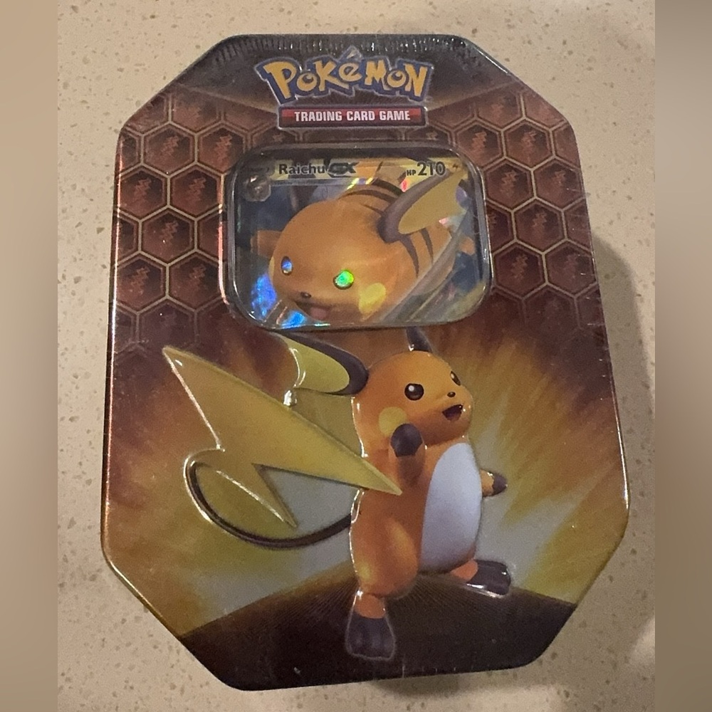 Pokemon TCG: SM11.5 Hidden Fates Gx Tin- Raichu + 1 of 3 Foil Pokémon-GX Cards
